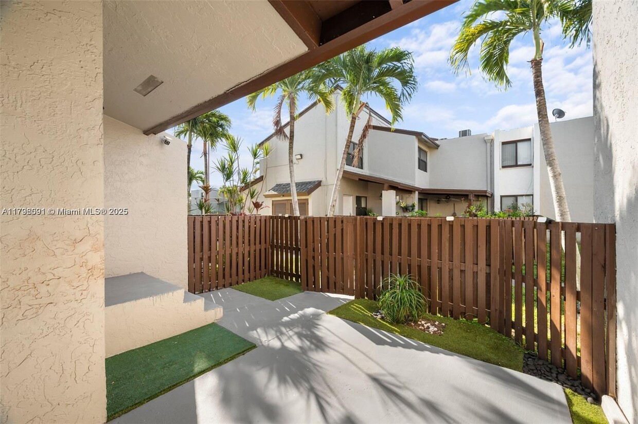 Foto principal - 10296 NW 9th St Cir
