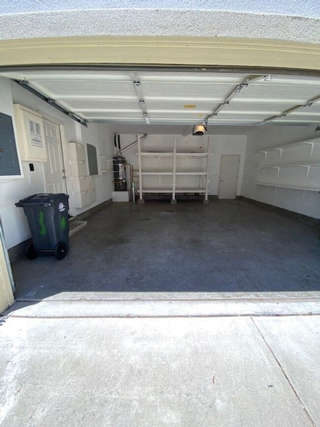 Building Photo - Spacious Gale Ranch Townhome