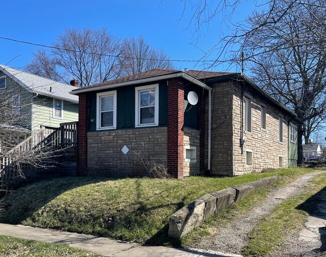 Building Photo - 947 Allendale Ave