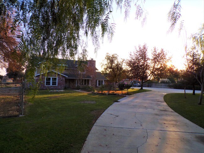 Foto del edificio - 14921 Sunnybank Ave