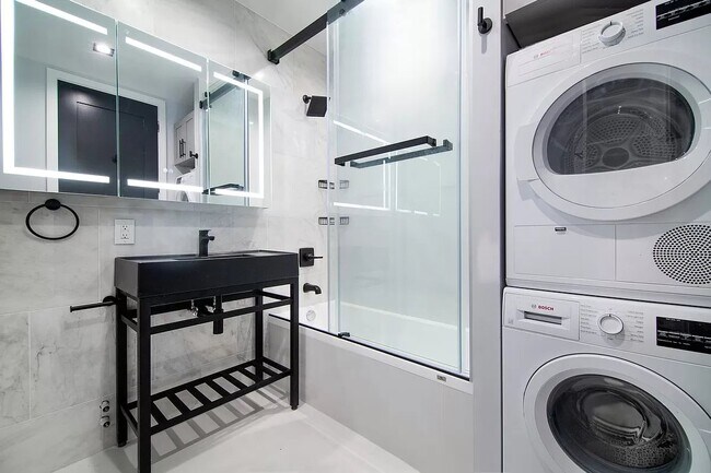 Foto del edificio - Large 1 bedroom with additional sleep loft