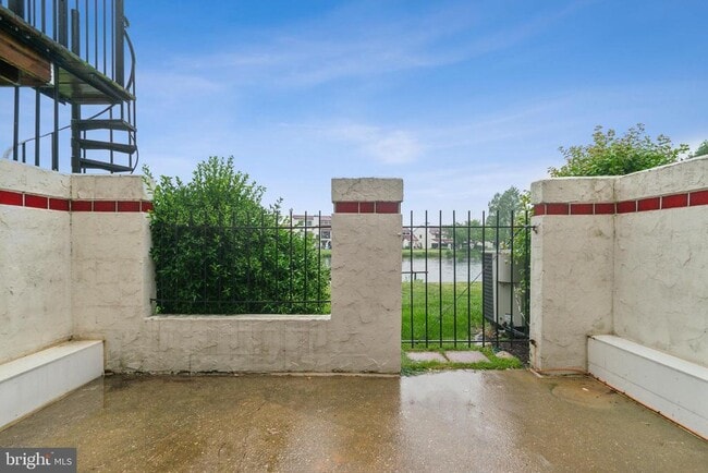 Building Photo - 28 Queen Mary Ct