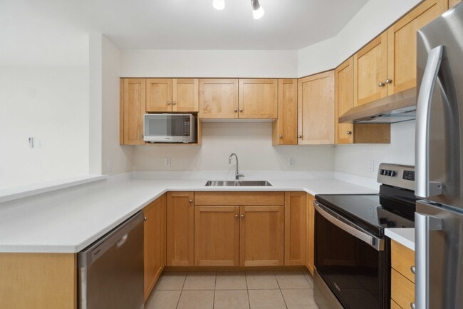 Building Photo - ONE-BEDROOM PENTHOUSE IN THE HEART OF DART...