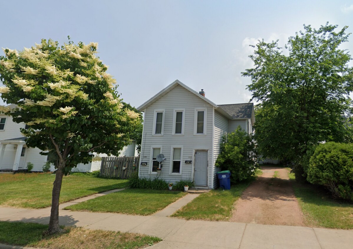 921 S 3rd Ave, Wausau, WI 54401 Apartments in Wausau, WI