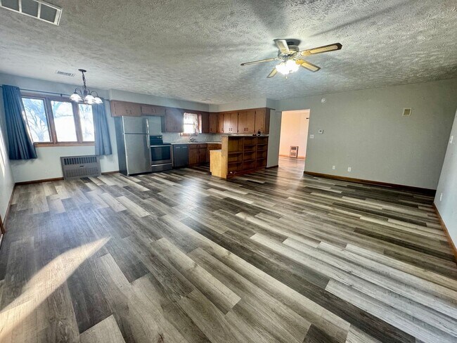 Foto del edificio - 4 bed, 2 bath acreage in Pickrell area