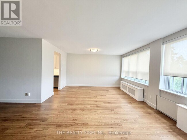 Building Photo - 10 Beechwood Pl