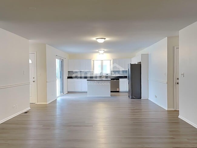 Building Photo - 2012 Primrose Dr