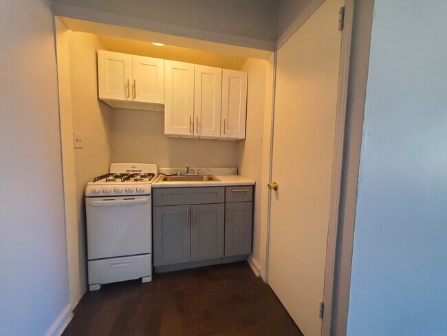 716 Sanford Ave 10C - 694 Sanford Ave