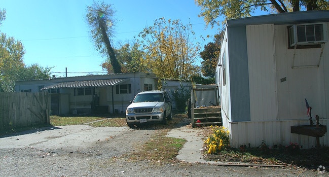 Building Photo - Maplewood Estates Mobile Home Community