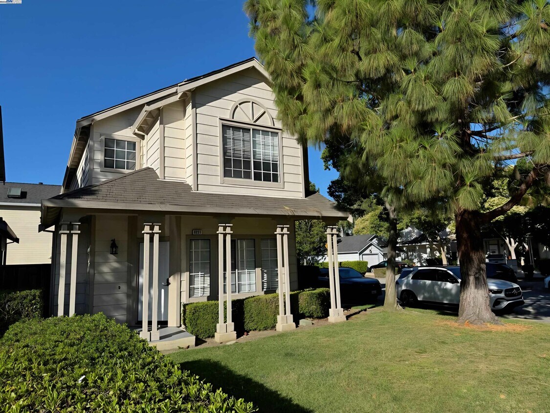 Primary Photo - 6221 Potrero Dr