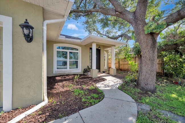 Building Photo - Beautiful 4 bed/ 2.5 bath Rental ~ Sarasota