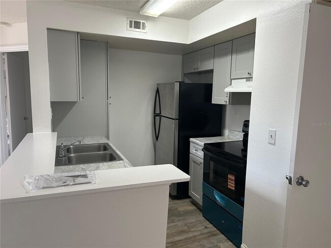 Building Photo - 401 Fountainhead Cir
