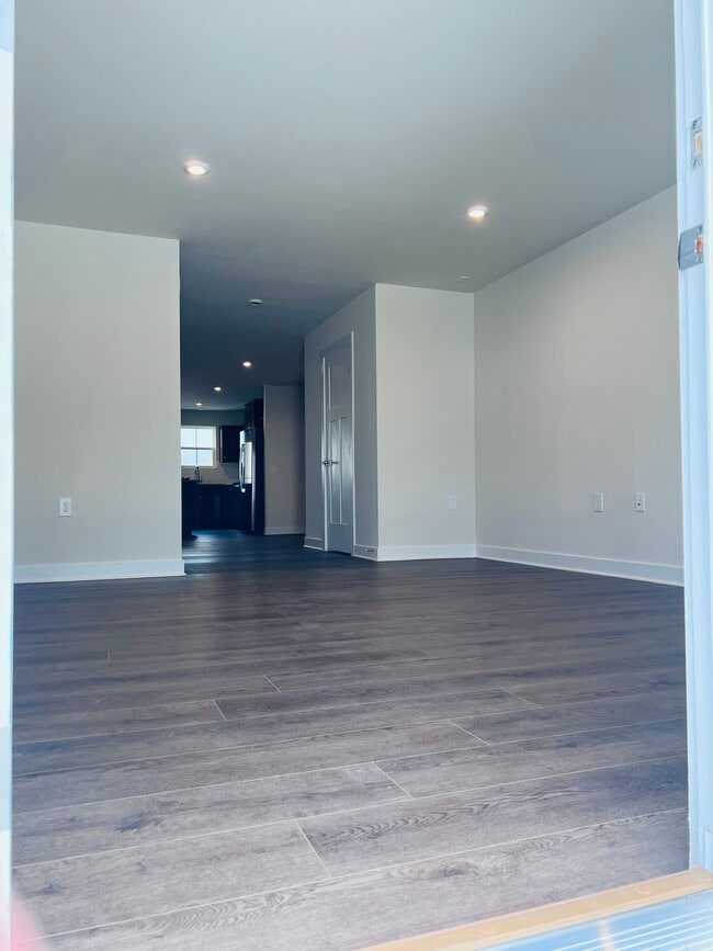 Building Photo - 415 Camarillo LN