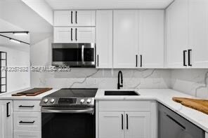 Building Photo - 3301 N Country Club Dr