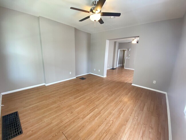 Foto del edificio - 1444 Hunter Ave