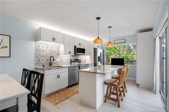 Building Photo - 3273 SW Sunset Trace Cir