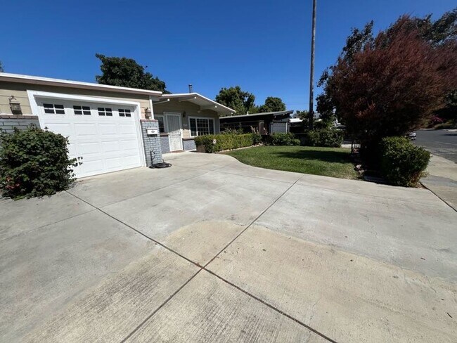 Foto del edificio - 3BD/2BA Cozy Mountain View Home - Availabl...