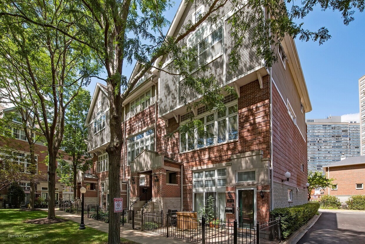Foto principal - 4930 S Cornell Ave
