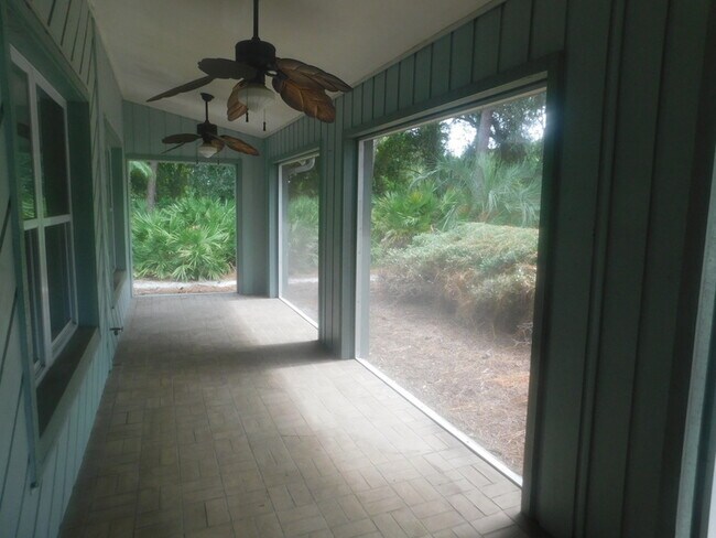 Foto del edificio - 1904 Levine Ln