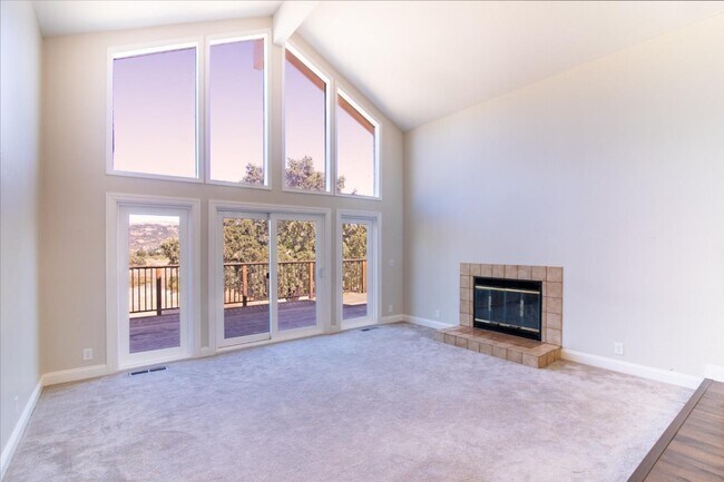 Foto del edificio - 18155 Barnard Rd