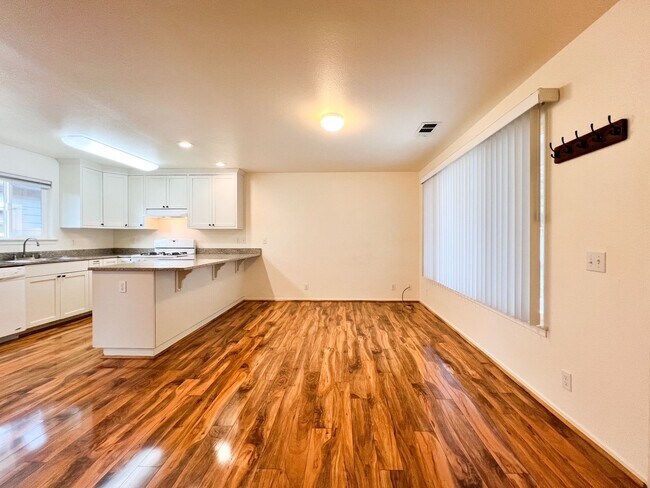 Foto del edificio - Newton Way, 469-471