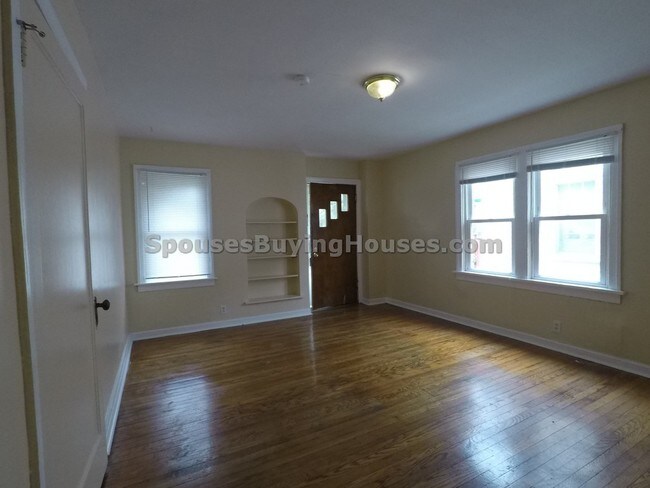 Building Photo - 1453-1455 N Gladstone Ave