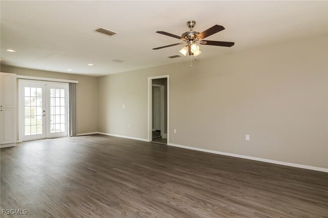 Foto del edificio - 2835 Greendale Rd