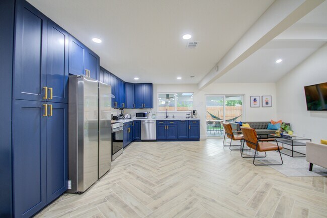 Building Photo - 16906 Barcelona Dr