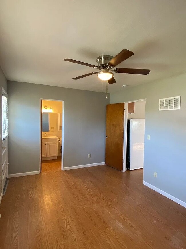 Building Photo - 2 Chateau Dr