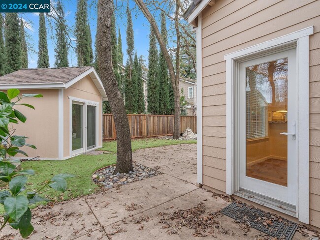 Building Photo - 47 Oak Gate Pl