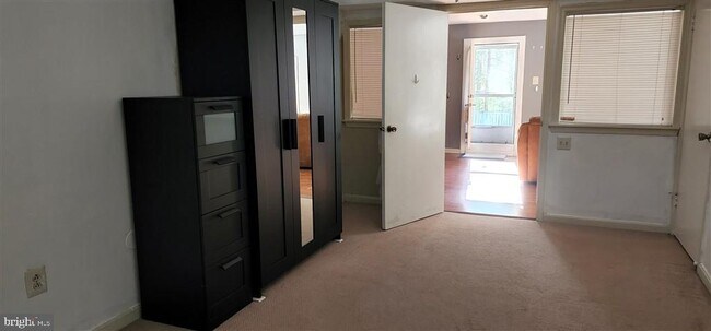 Foto del edificio - 736 Ridge Dr