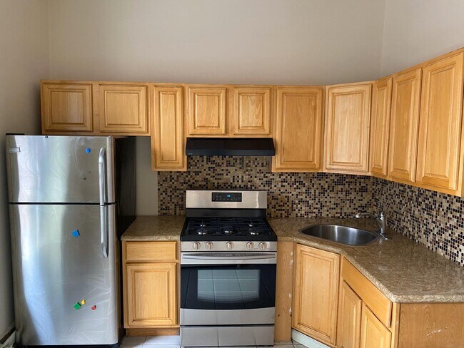 Building Photo - 450 56th St