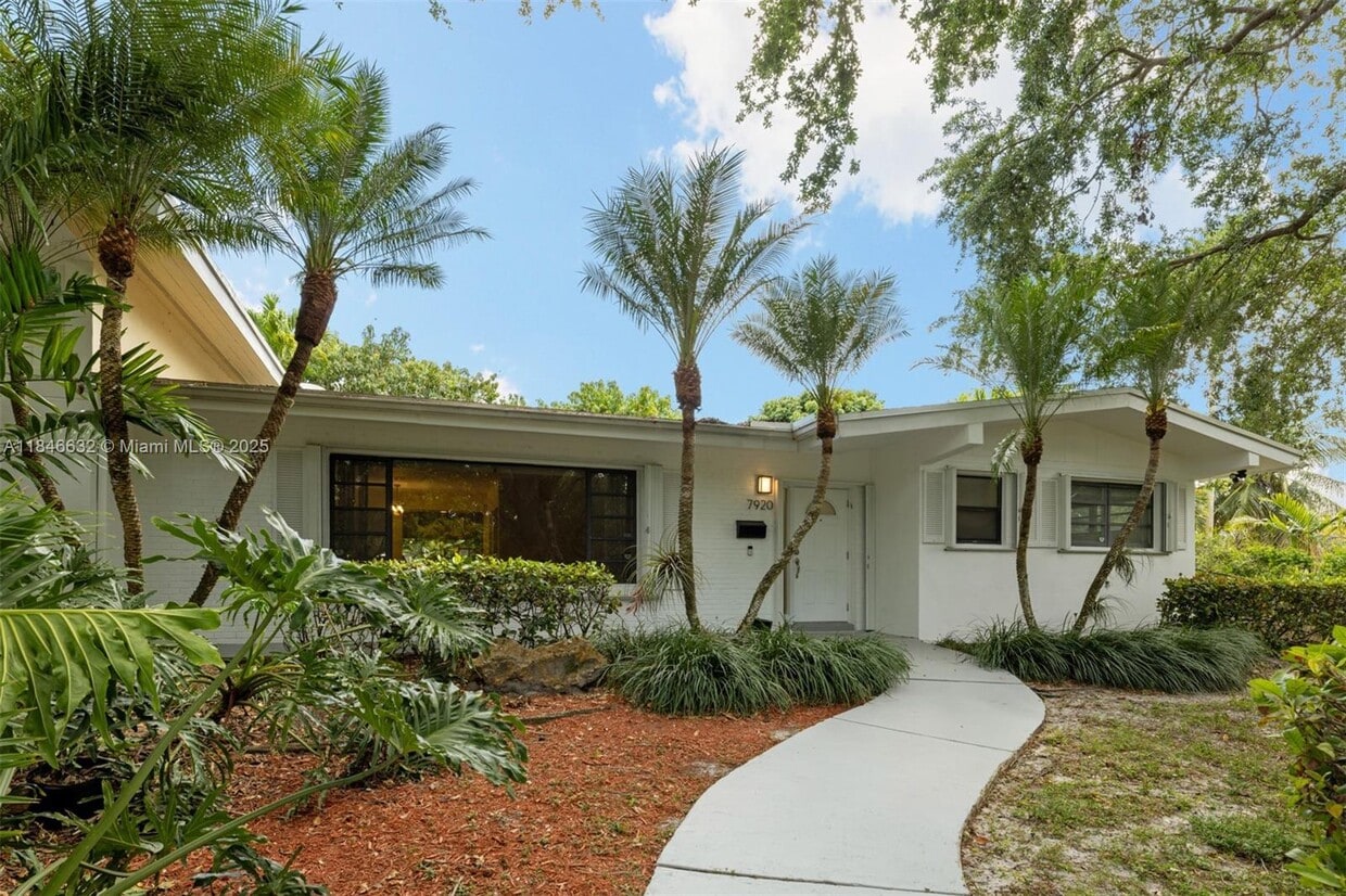 Primary Photo - 7920 SW 132nd St