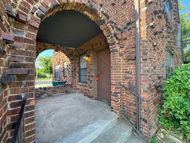 Building Photo - Historic 1 Bed/1 Bath with Bonus Room Dupl...