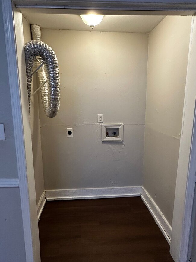 Foto del edificio - 3 bed 1 1/2 bath