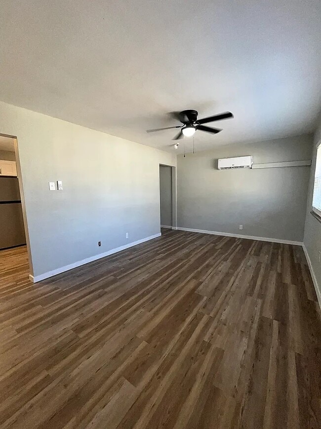 Building Photo - 3333 Lawn Ave