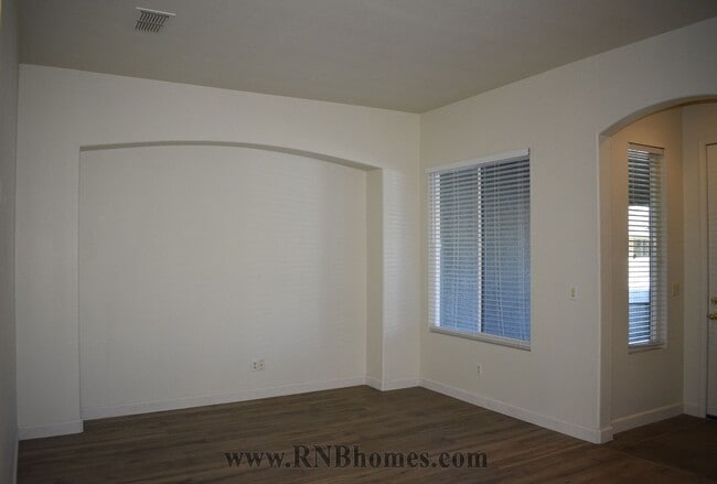 Building Photo - 160 Jarvis Cir