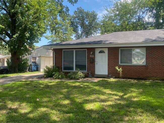 Building Photo - 30 Woodlawn Dr
