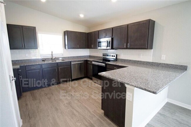 Foto del edificio - 4125 Red Fern Ln