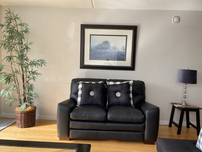 Building Photo - 400 Hobron Ln