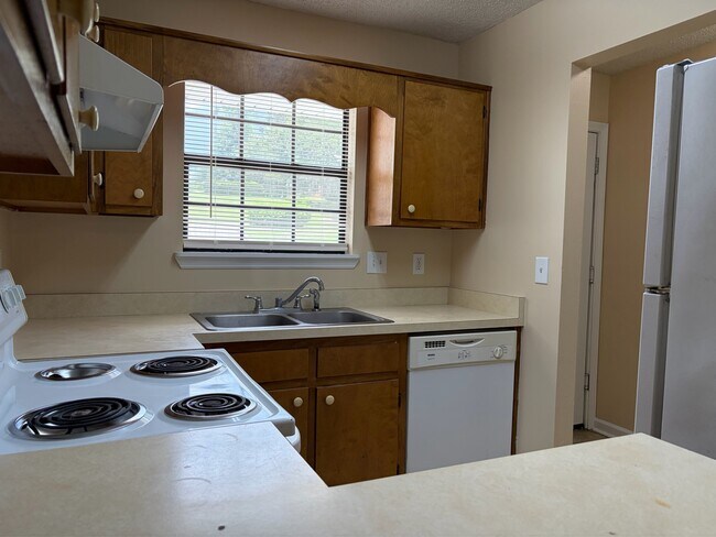 Foto del edificio - 1103 Greentree Ct