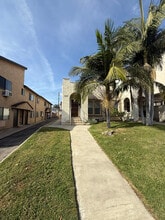 Building Photo - 631 E Cypress Ave