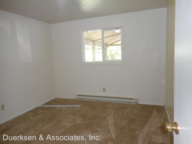 Building Photo - 4041 NE Fair Acres Dr