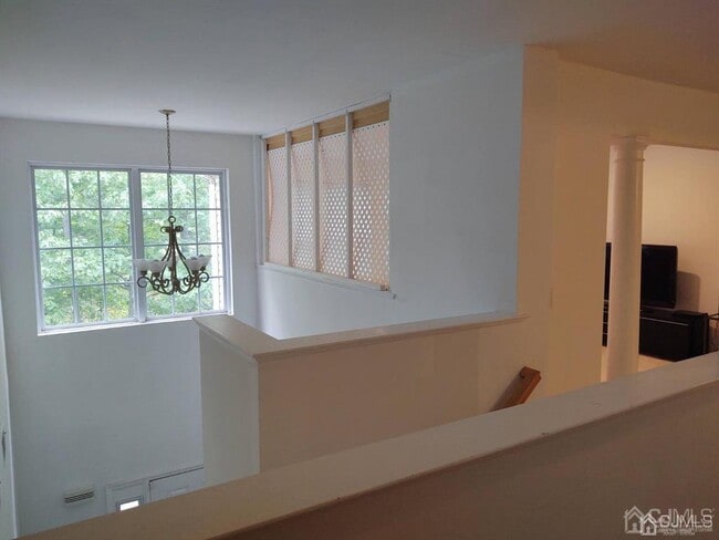 Building Photo - 202 Pinelli Dr