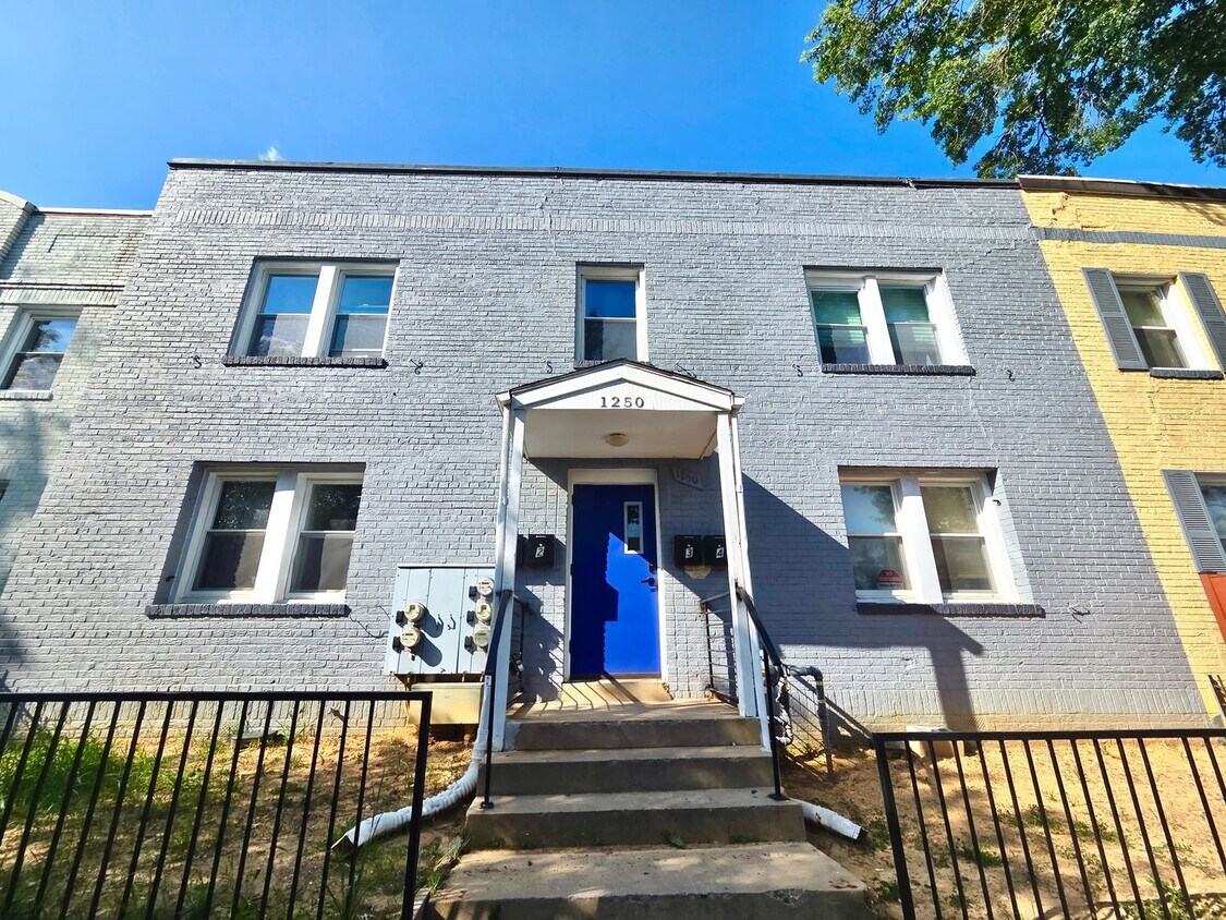 Primary Photo - Charming 3 BR/1 BA Apartment in Trinidad!