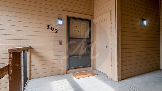 Building Photo - Westside Condo