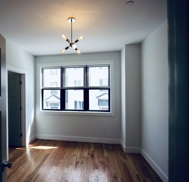 Building Photo - 182 Bennington St