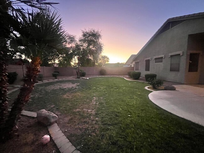 Foto del edificio - 3107 E Kingbird Pl