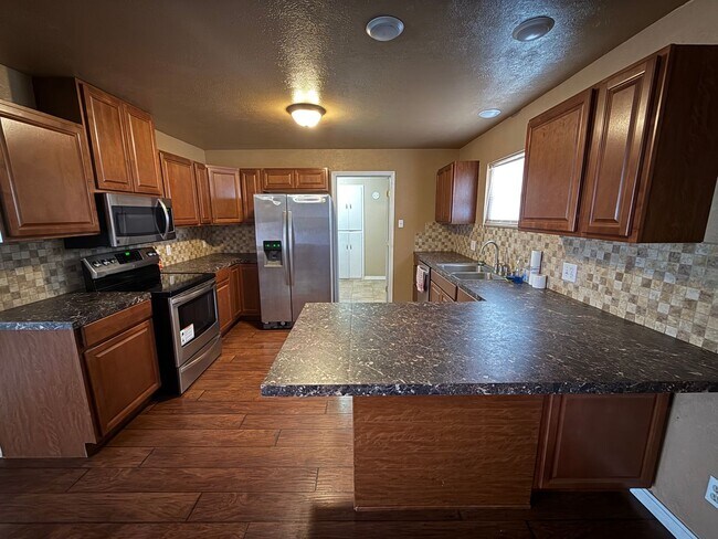 Foto del edificio - Cozy 3 BDR Home Located in the Sandia Scho...