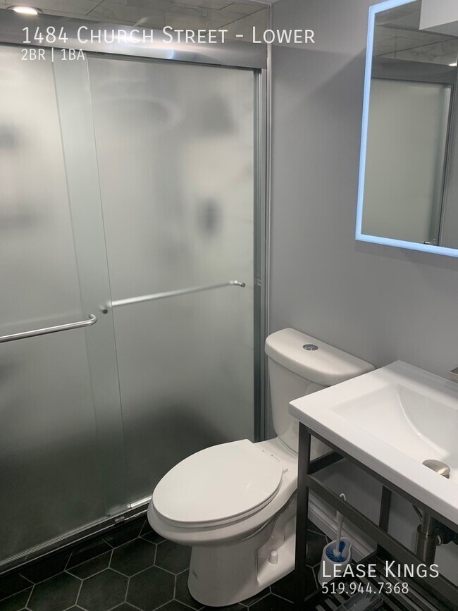 Building Photo - 2 Bedroom 1 Bathroom Lower Unit DONE TO TH...